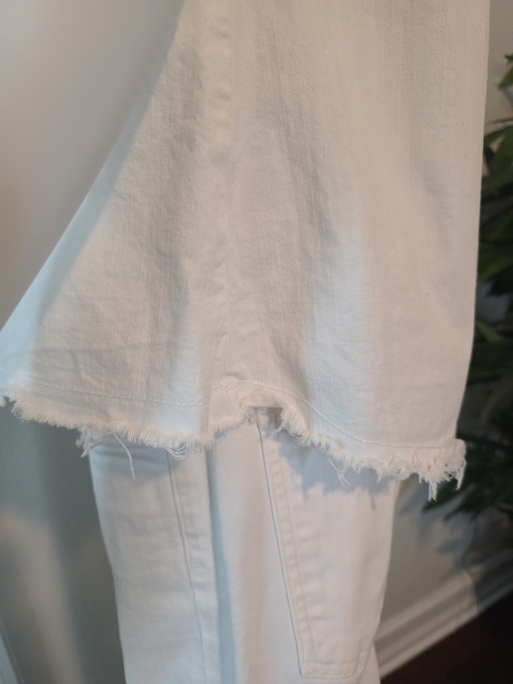 fab'rik White Short-Sleeve, Frayed-Hem, Pocket Top - Size M - Picture 7 of 8